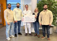 Ein Gruppenfoto der Spendenübergabe an den Förderverein Sterntaler e.V.